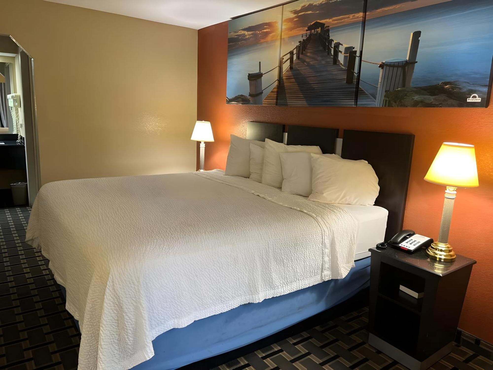 Days Inn & Suites By Wyndham Pine Bluff Esterno foto