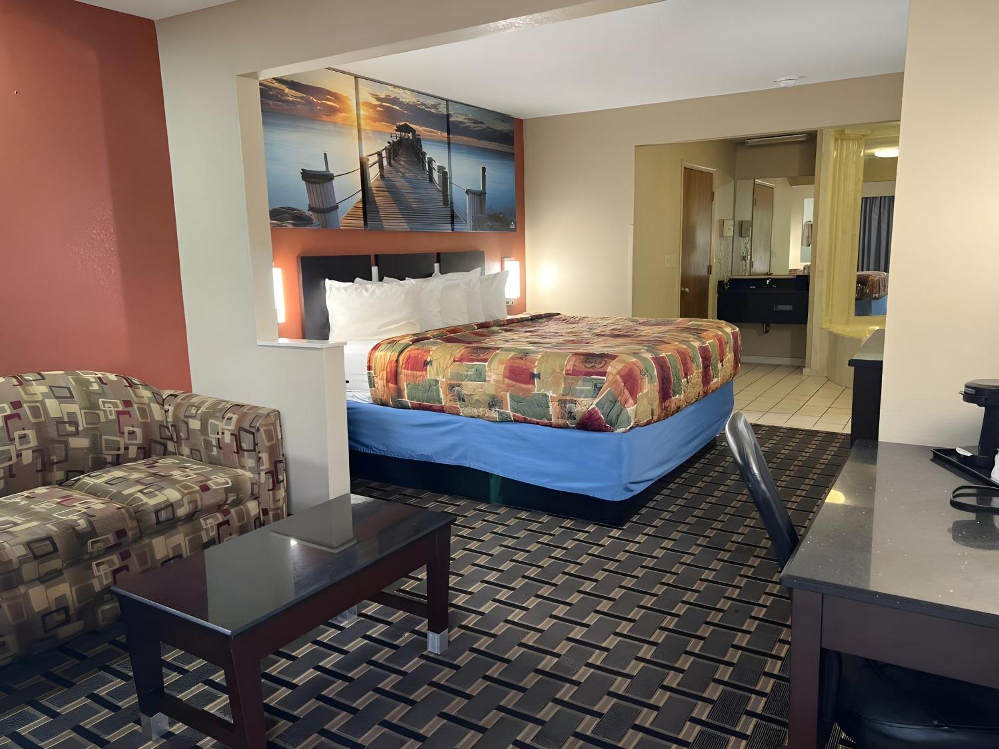 Days Inn & Suites By Wyndham Pine Bluff Esterno foto